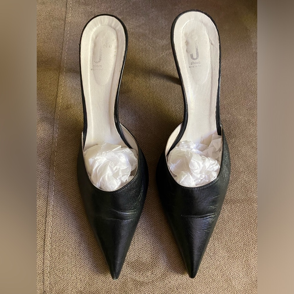 JOLIE Black Italian Leather Point Toe Pumps